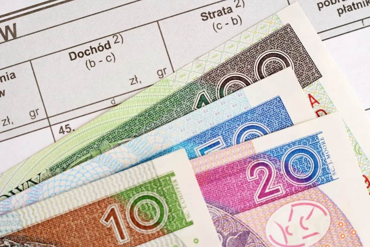 Ryczałt: Kiedy płacić podatek i złożyć PIT-28? Uniknij kar!