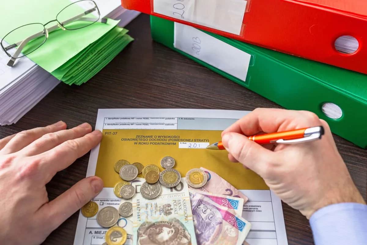 PIT-37 w 2026: Czy musisz się rozliczyć? Sprawdź i nie trać na ulgach!
